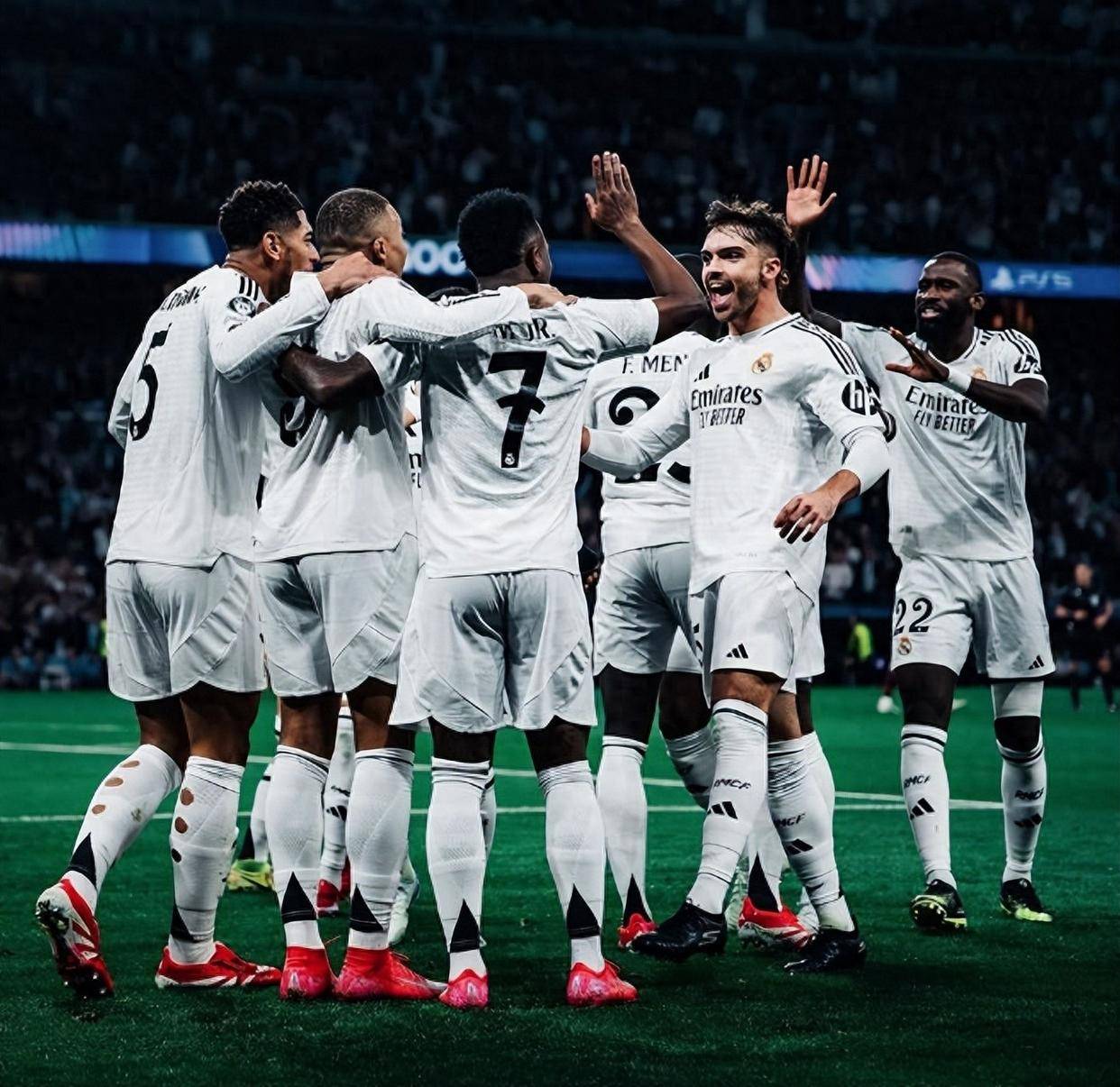  转会期巴塞罗那再遭质疑——欧超杯节点到来；引发热议；年轻球员得到机会