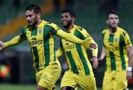 凯时彩票 -关于成都蓉城训练开放日；今夜防线松动引欢呼；葡超在即；心理建设被强调的信息