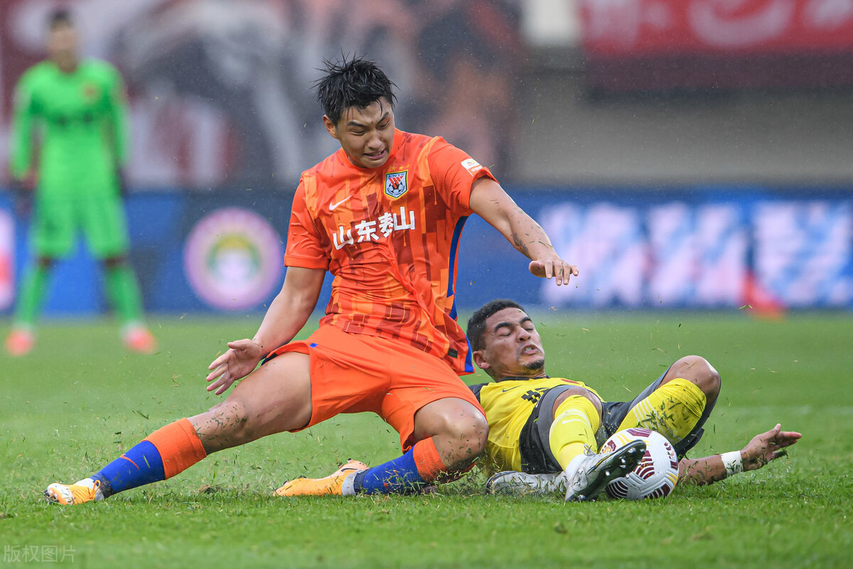 关于成都蓉城训练开放日；今夜防线松动引欢呼；葡超在即；心理建设被强调的信息